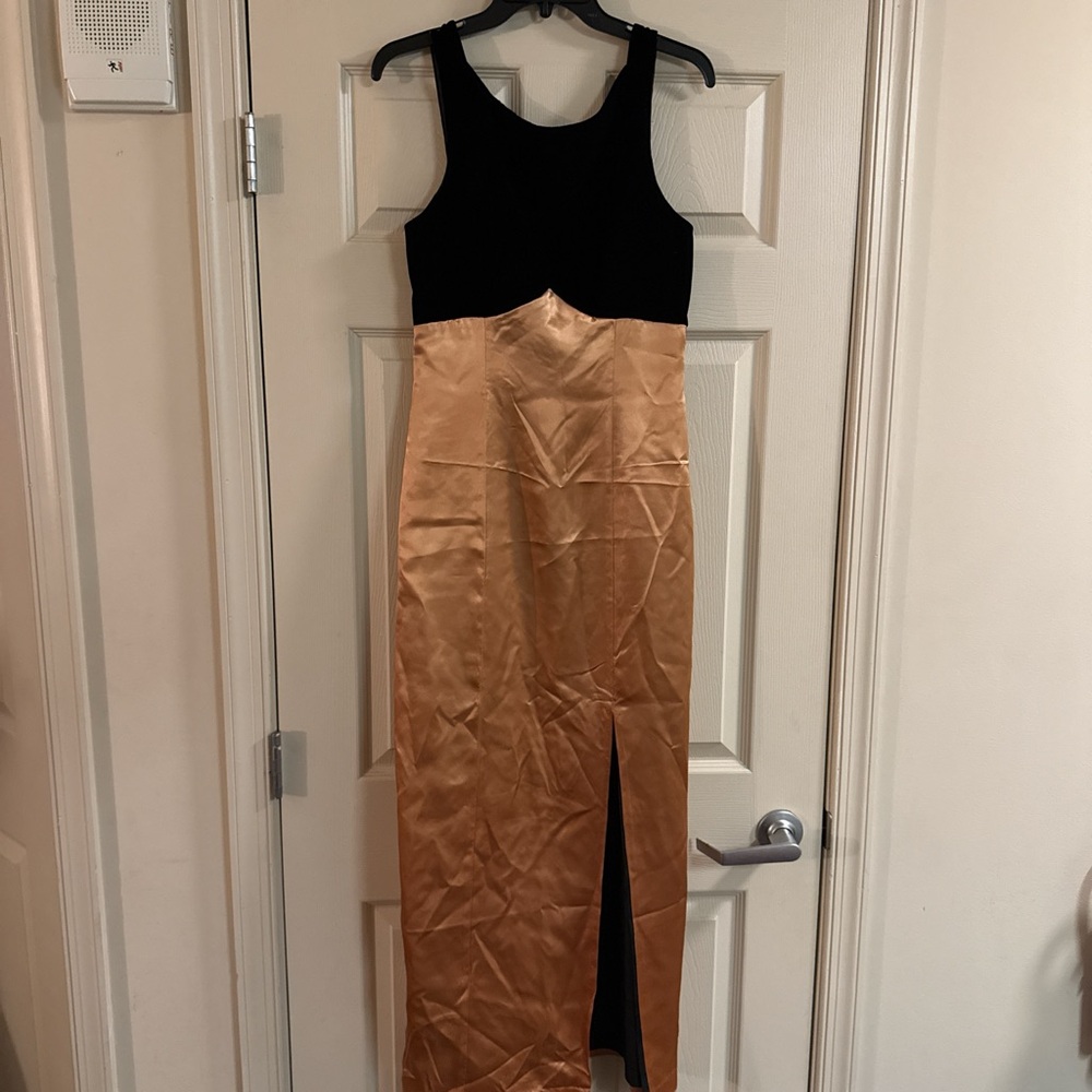Elegant Black and Gold Sleeveless Gown